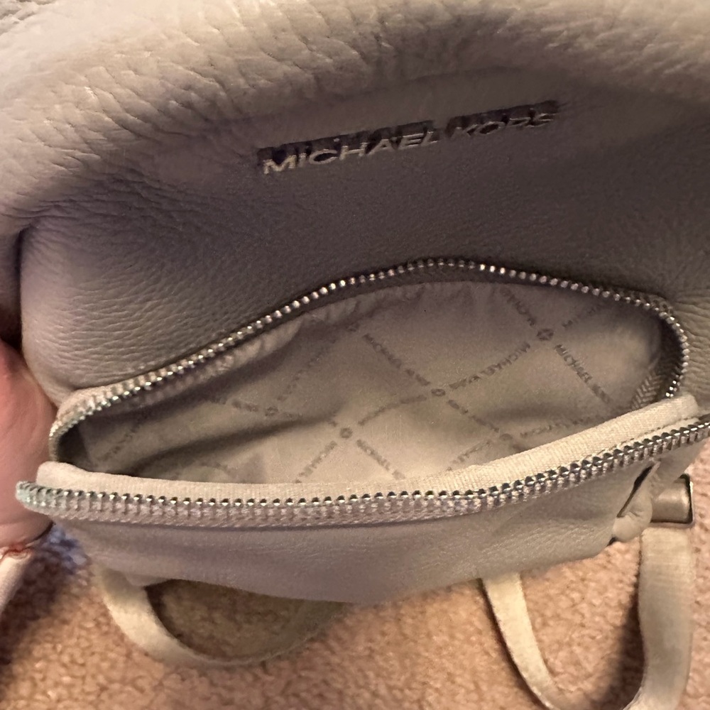Stylish Gray mini backpack - Picture 4 of 6